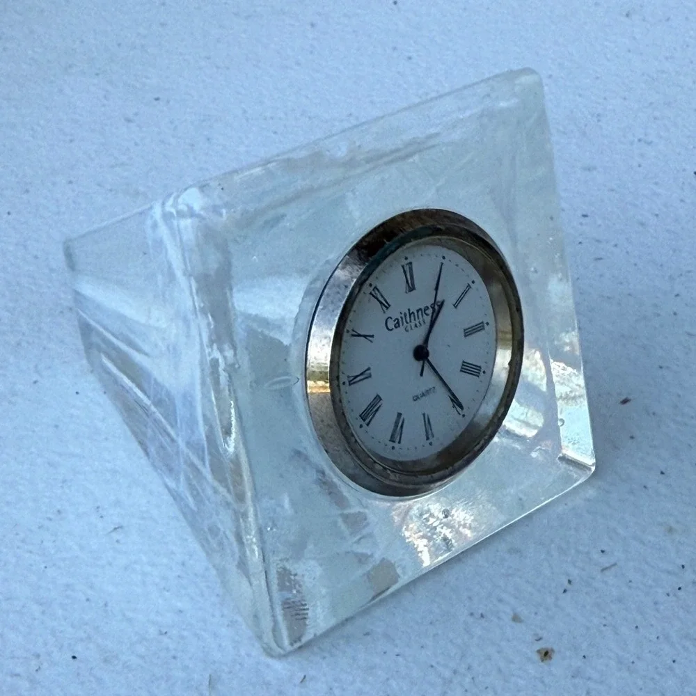 Caithness Glass Scotland Iceberg Desk Clock Quartz Roman Numeral Art Glass Clear